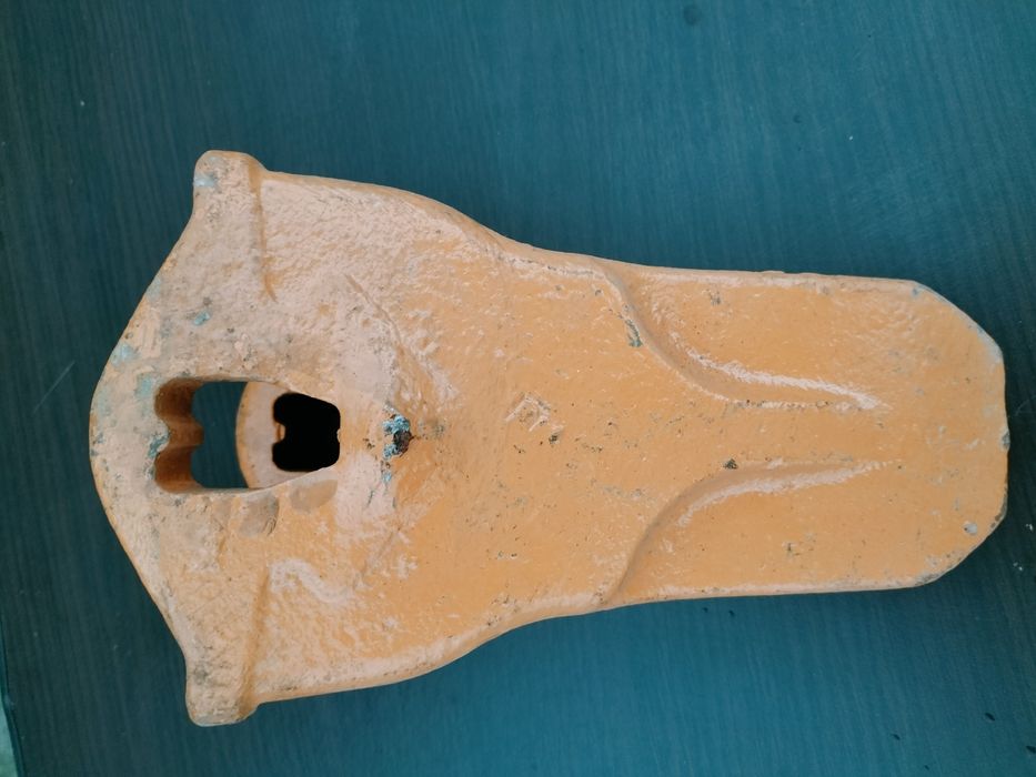 Dinți escavator pt cupa  nefolosite