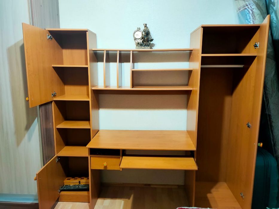 Школьный стол со шкафом