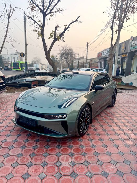 Sotiladi srocno zeekr 001