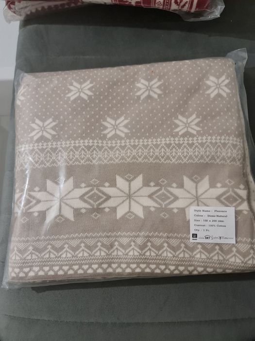 Коледни одеяла чисто нови имаме различни размери