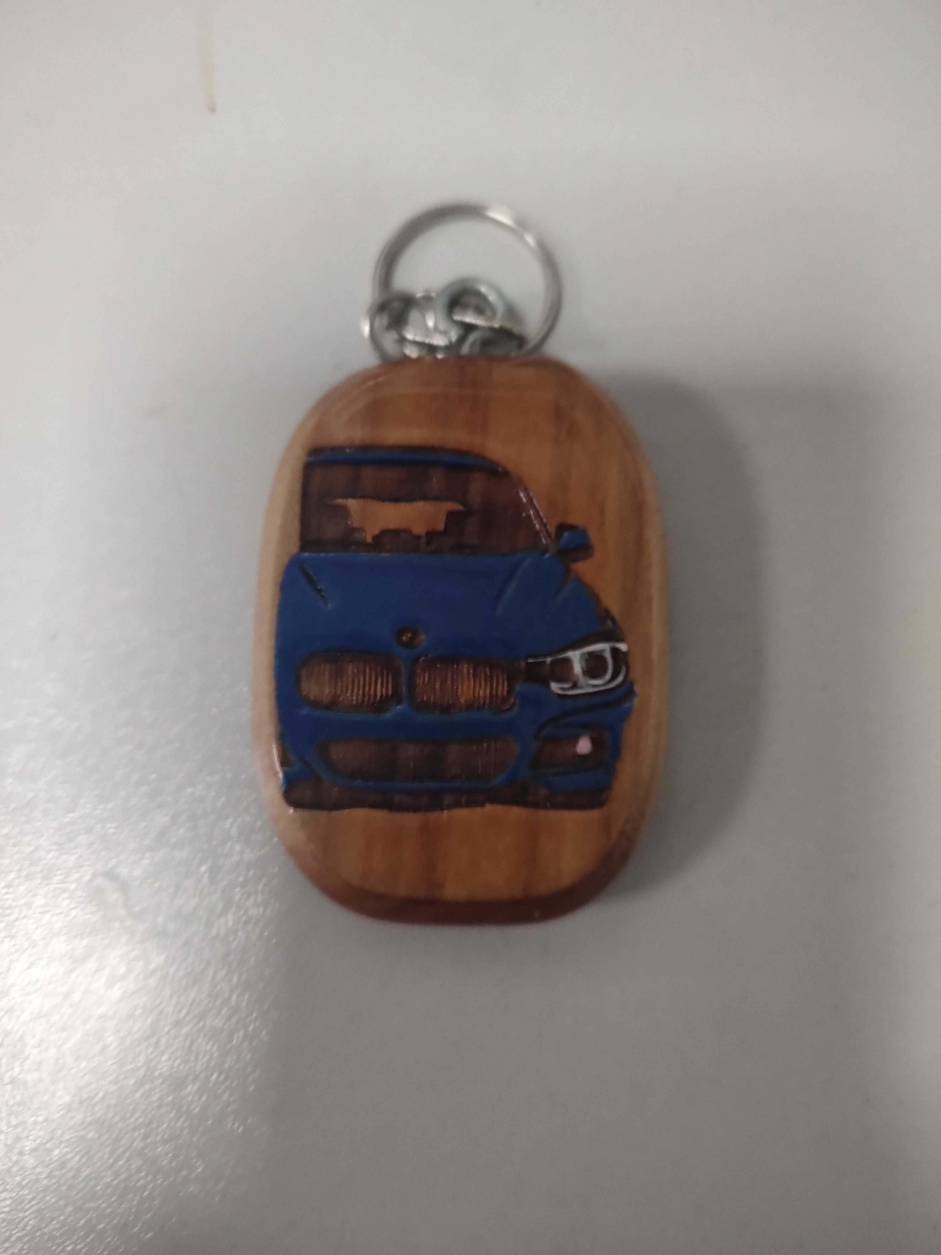 Дървени ключодържатели BMW