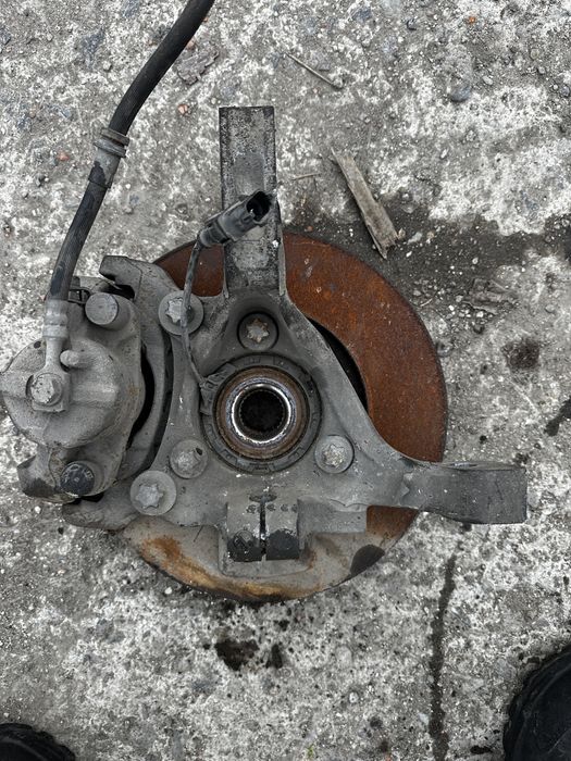 Преден десен шенкел Fiat Croma 1.9jtd 150кс Автоматик