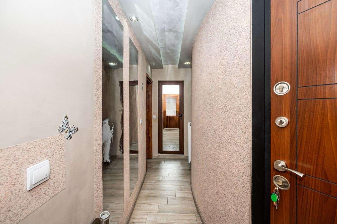 Дава се под наем Тристаен апартамент в Пловдив, Остромила - 100 кв.м за 500 € - Снимка #10