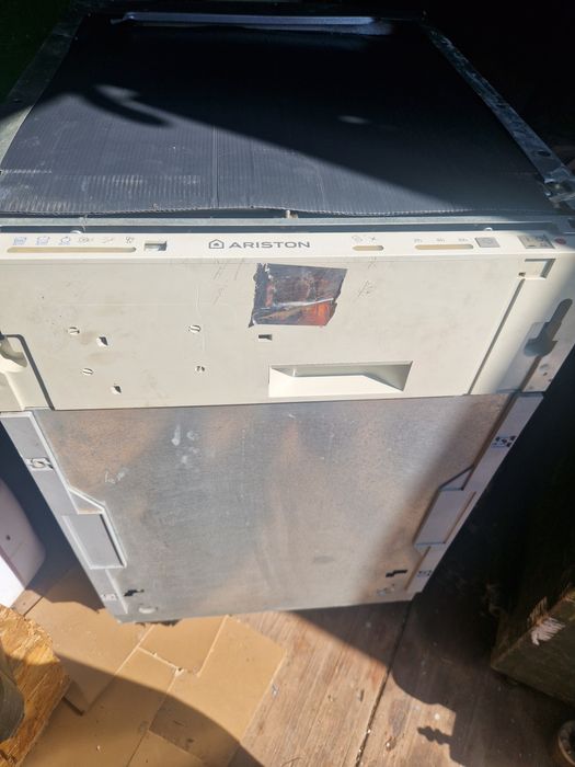 Встраеваемая посудомоечная машина