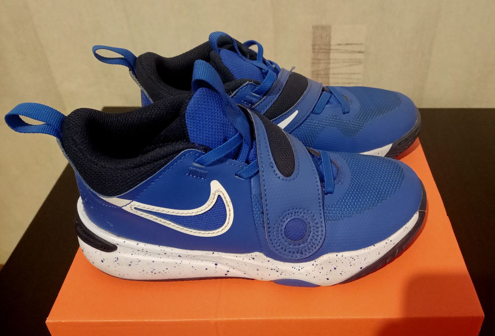 Оригинални Маратонки "Nike Team Hustle D 11"