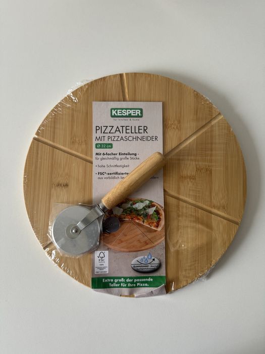 Fund de lemn bambus si taietor pizza Kesper