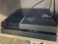 Конзола PS4 с два джойстика и игра