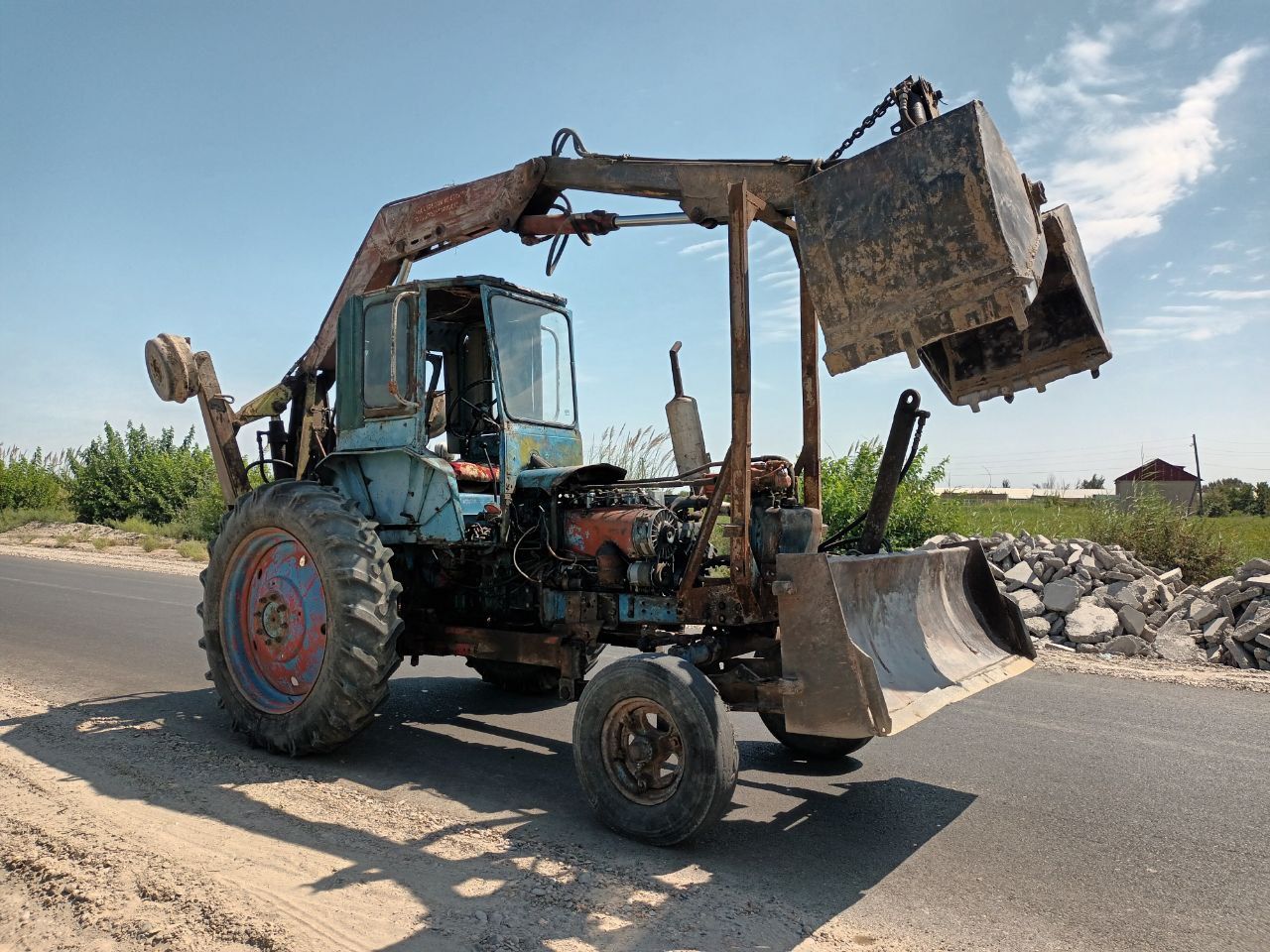 T 28 traktor kran sotiladi