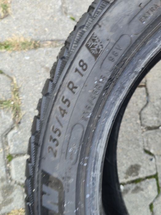 235 45 18 Michelin