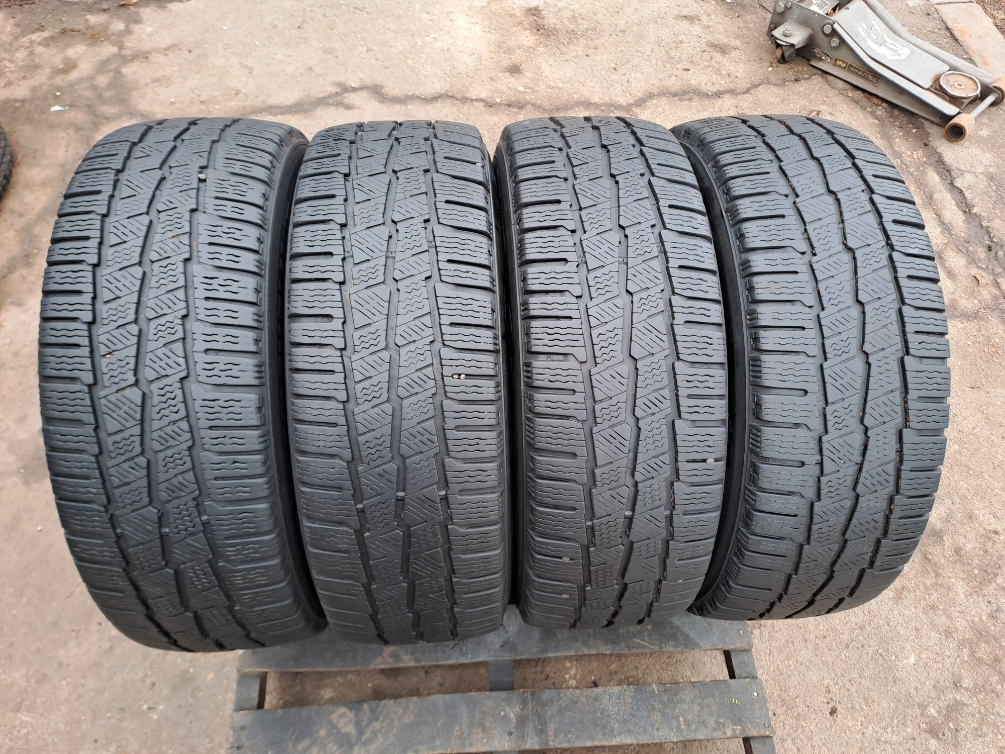 4бр. Бусови 235/65/16C Michelin Agilis Alpin