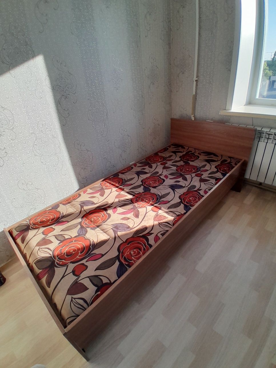 Продам кровать с матрасом