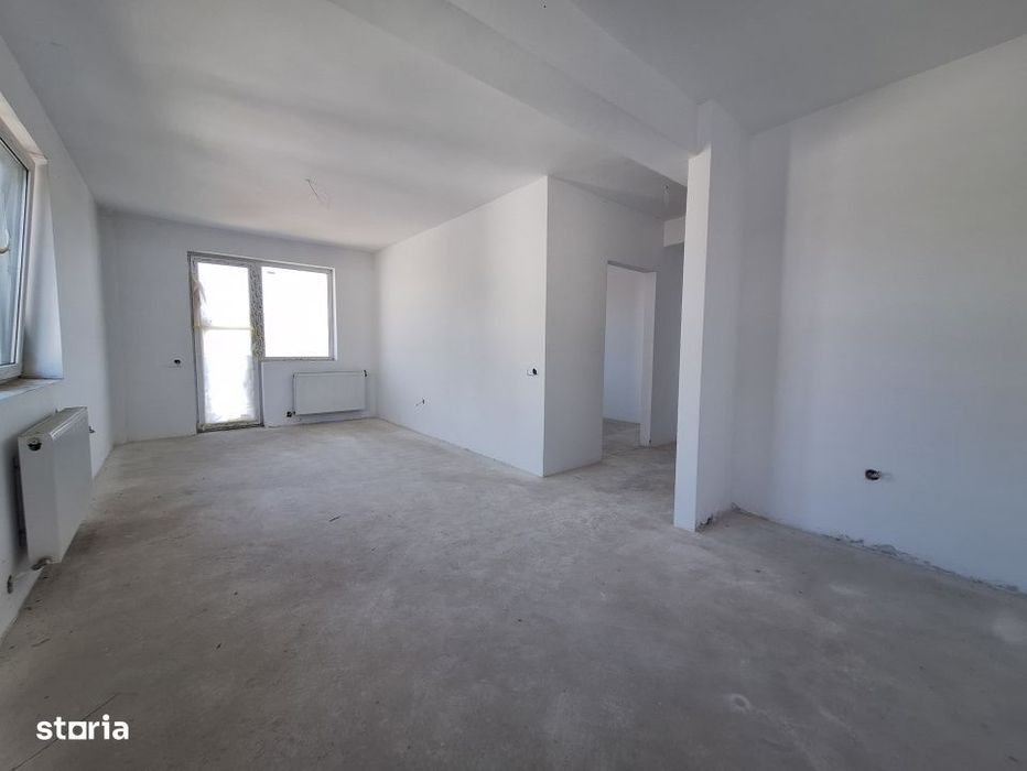 Apartament cu 3 camere semifinisat, balcon, zona Terra
