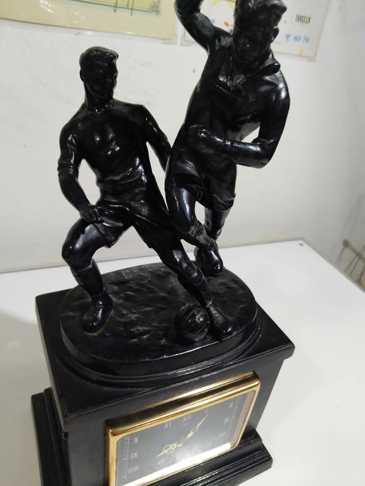 Оригин. антикварные настоль. часы Касли, модель знаменитые Футболисты