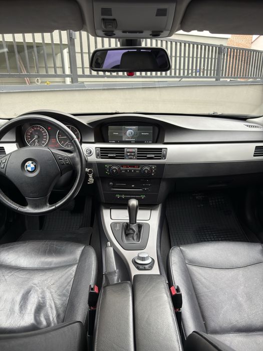 BMW Seria 3 / E90 / 320D / 163CP /AUTOMAT/ Bi Xenon/ Hi Fi / Navigatie