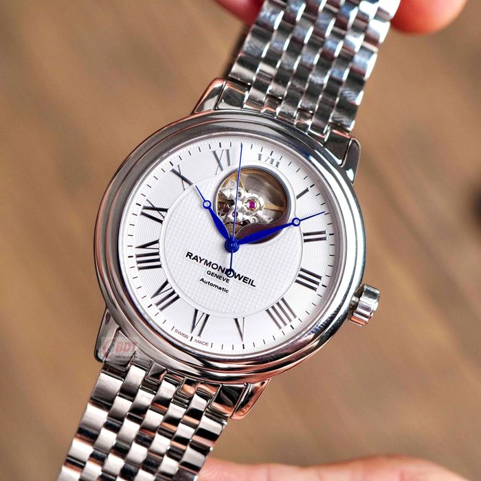 Швейцарские часы фирмы Raymond Weil