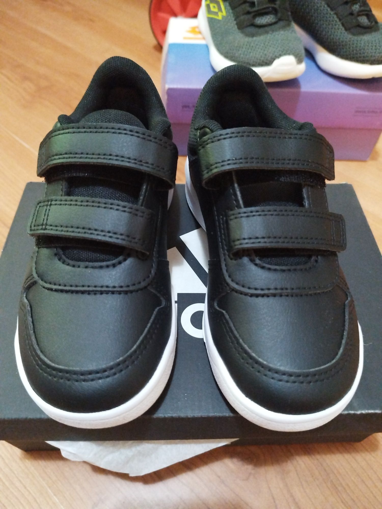 Adidasi adidas marimea 28, noi in cutie!