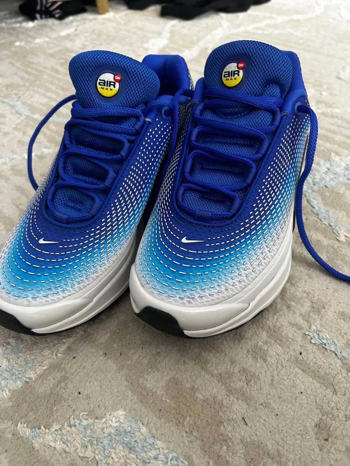 Продават се маратонки Nike air max DN