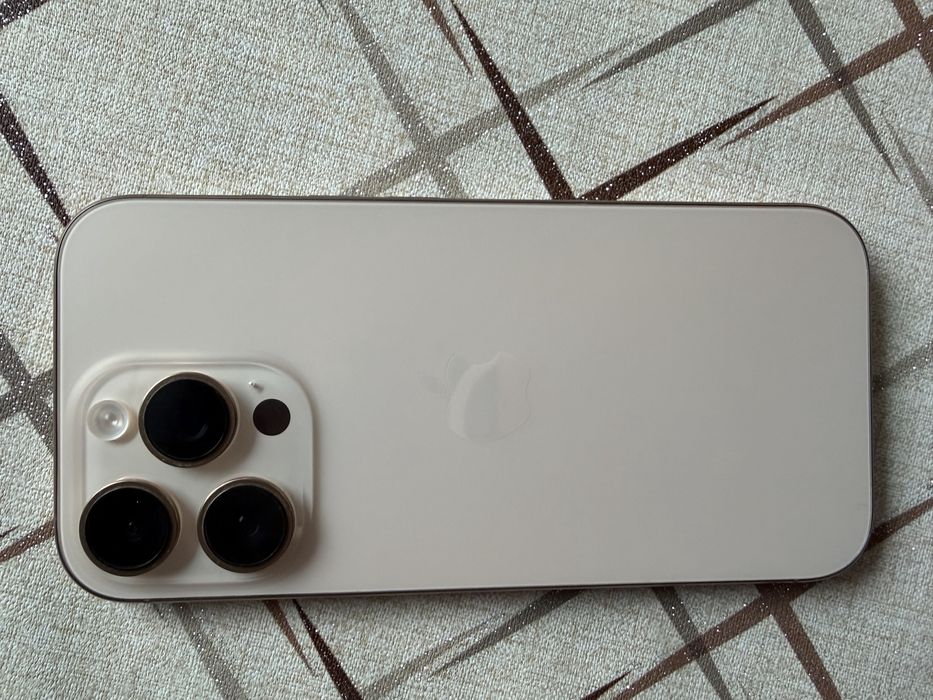 Iphone 16 pro 128 Deser titanium в гаранция