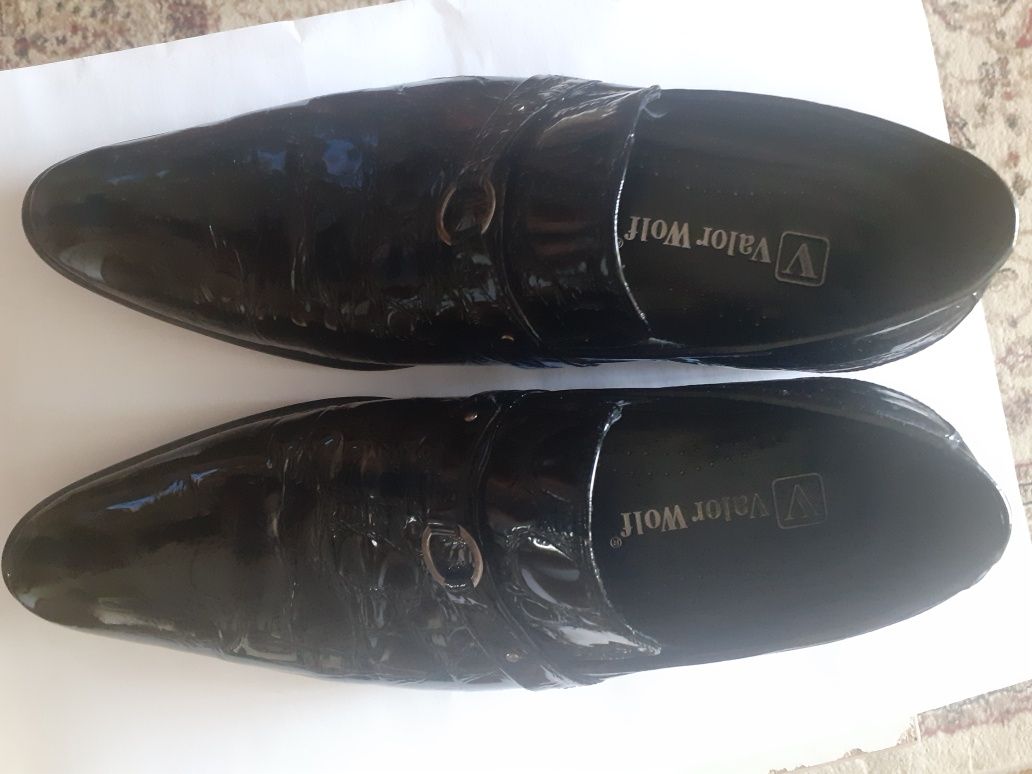 Продаю мужские лакированные туфли, б/у, размер 40-41 ,в отл.сост.