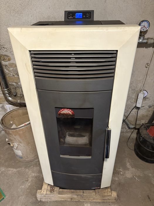 Продавам пелетна камина COMO 21