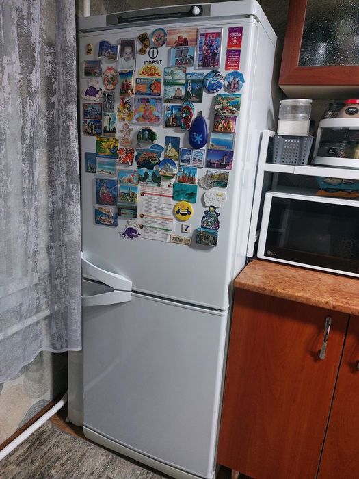 Холодильники 2 штуки рабочие б/у в хорошем состоянии, чистые