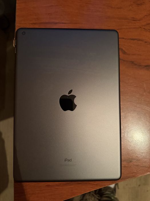 Vand Ipad a 8 generatie, 32gb, in stare excelenta