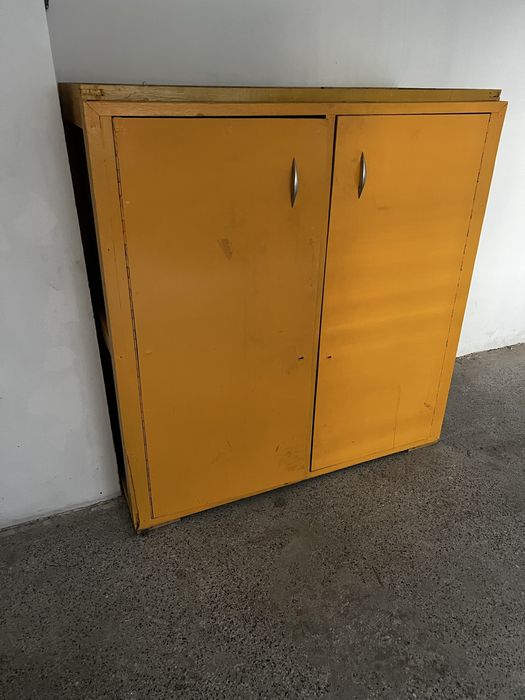 Подарявам шкаф за съхранение