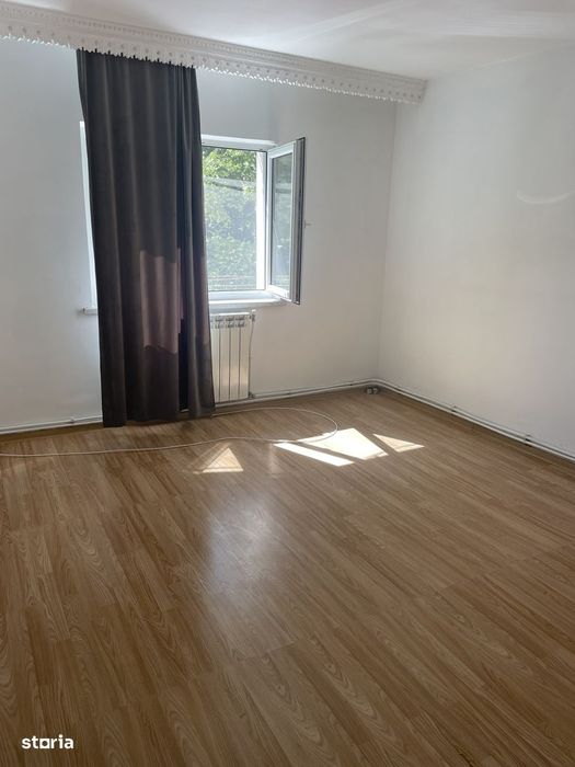 Apartament 3 camere decomandat,parter,Hatman Berescu