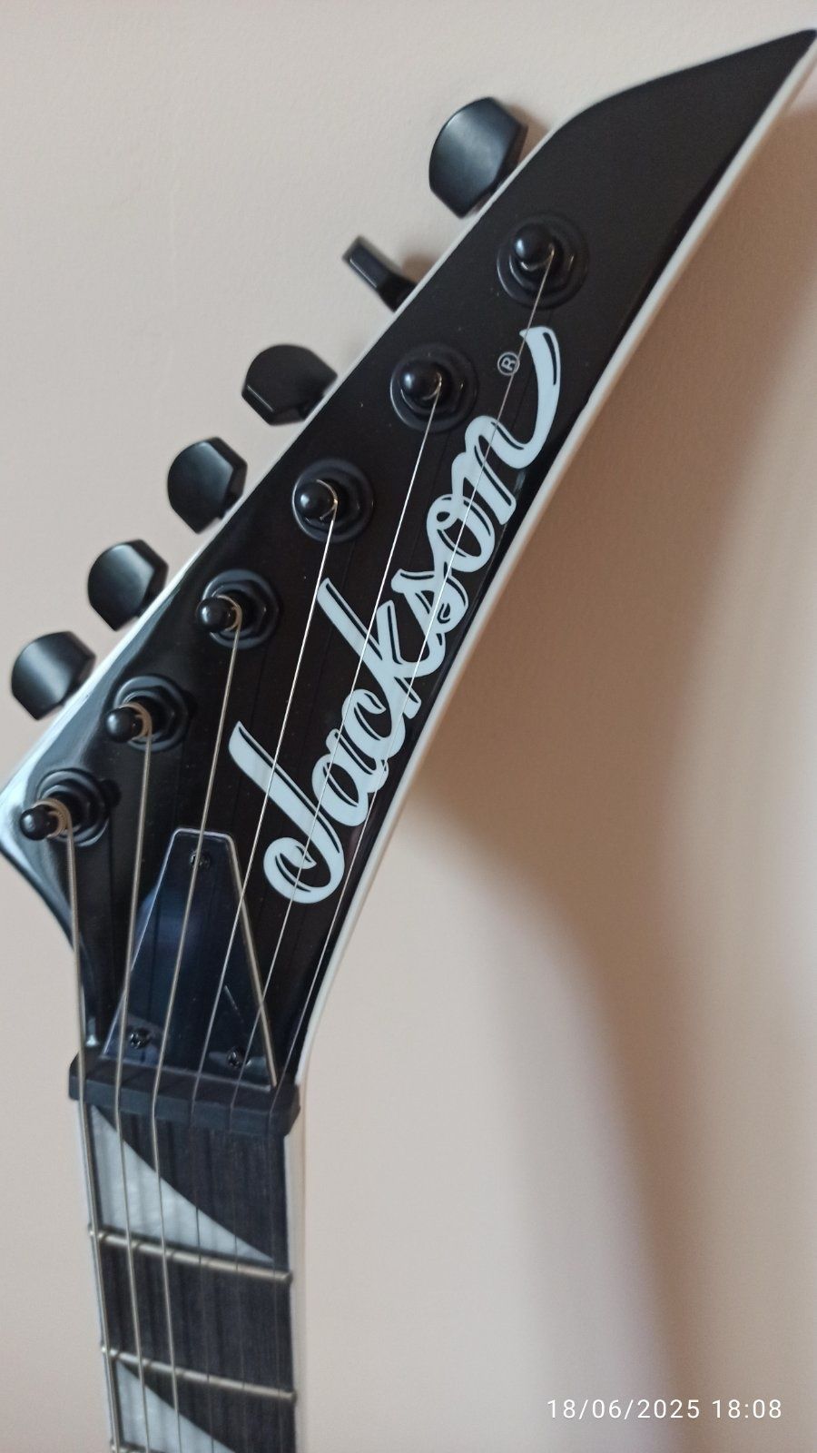 Jackson js32 king v и усилвател boss katana 50 Gen 3 mk1