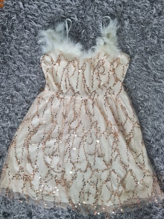 Разкошна рокля с ествени пера