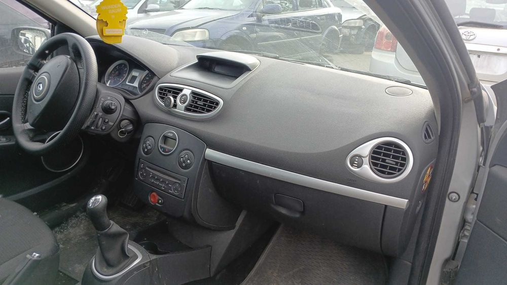 Dezmembrez Renault Clio 3-1.5 Diesel Euro 3 Din 2006