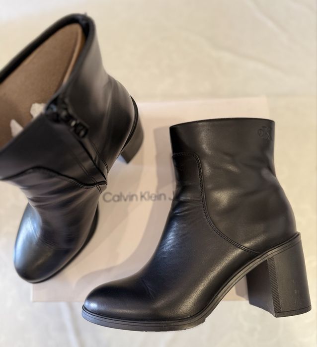 Calvin Klein боти