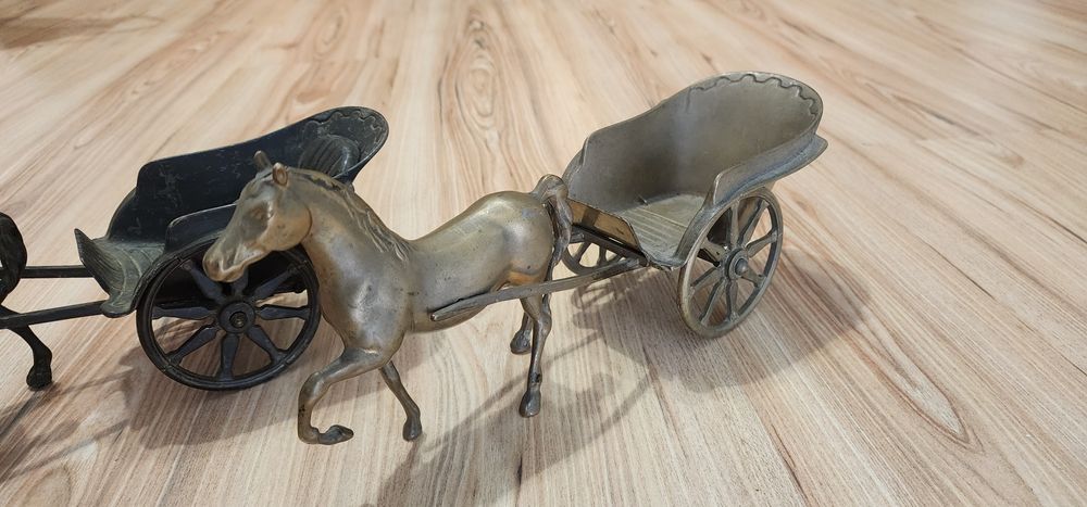 Figurina bronz ( patinat) trasura cu cal - 2 buc