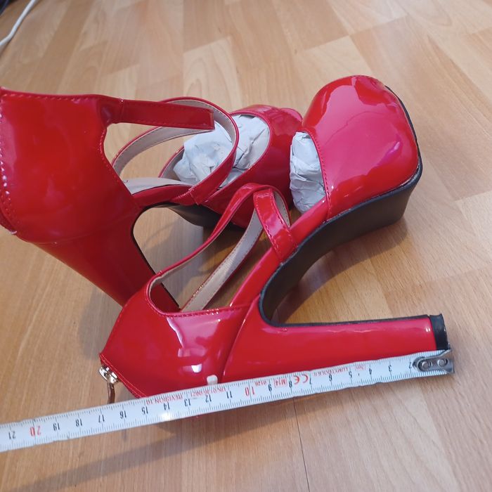 Sandale rosii elegante, cu platforma