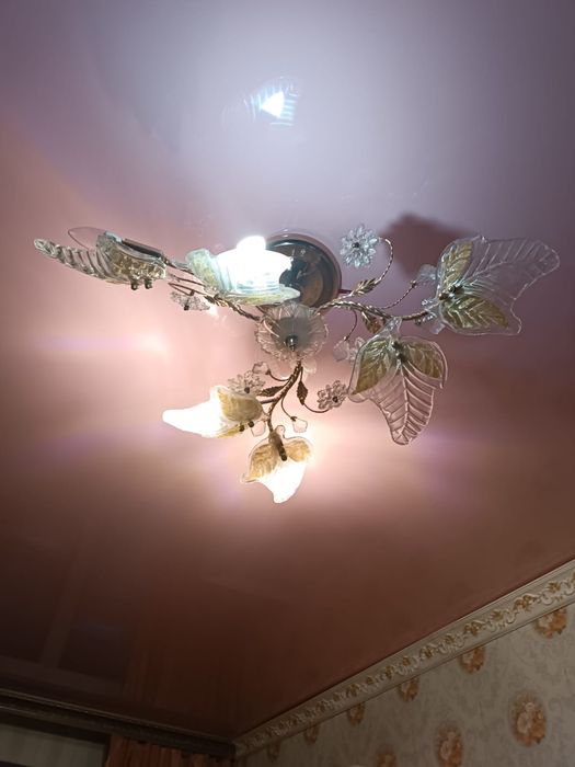 Продам красивую люстру