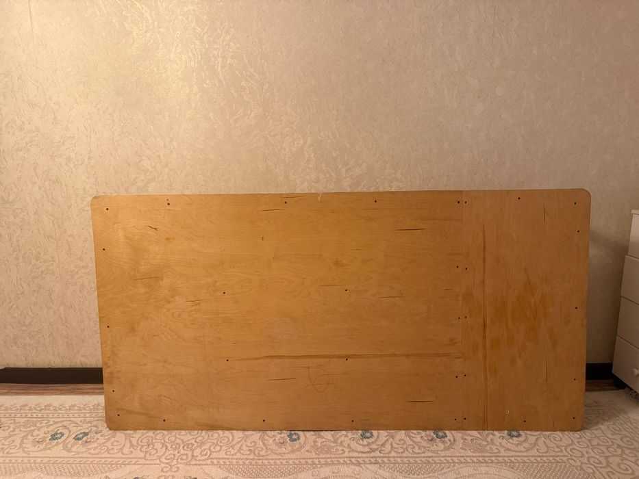 Продаётся напольный стол