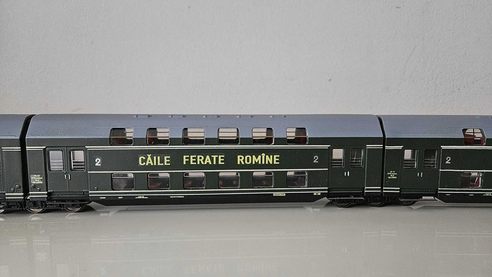 Rama vagoane CFR etajate, H0, Rivarossi - CAILE FERATE ROMINE, H0