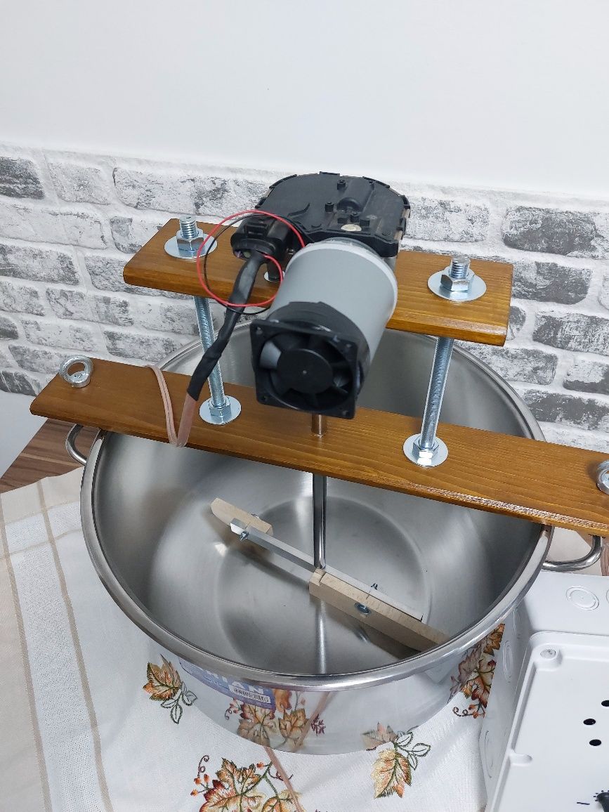 Oala inox cu amestecare automata