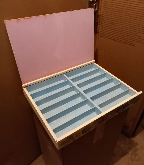 Уникална Дървена кутия за дребни накити и бижута, Ръчно декорирана