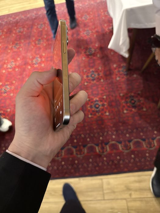 Iphone 15 pro max sotiladi ideal xolatda xich qatti almashmagan