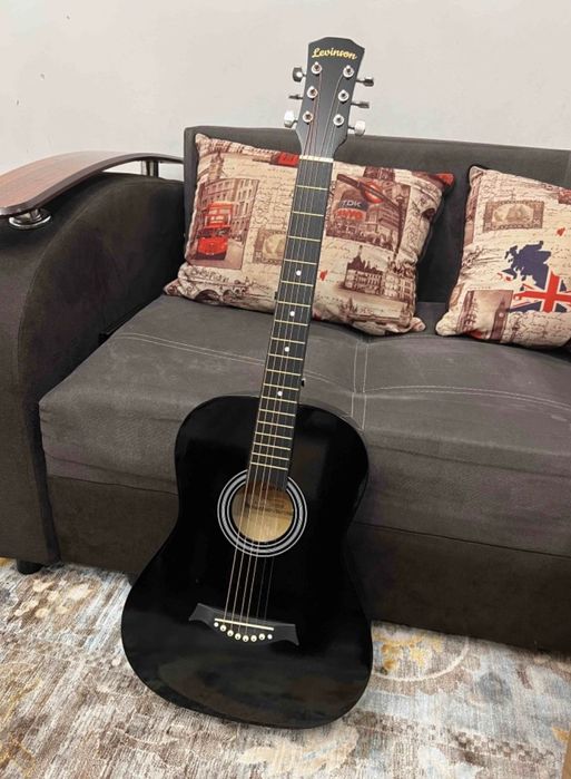 продам гитару новую