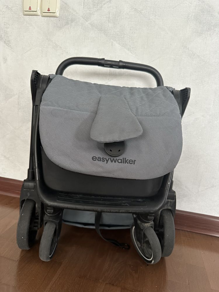 Продам прогулочную коляску Easywalker jackey forest green