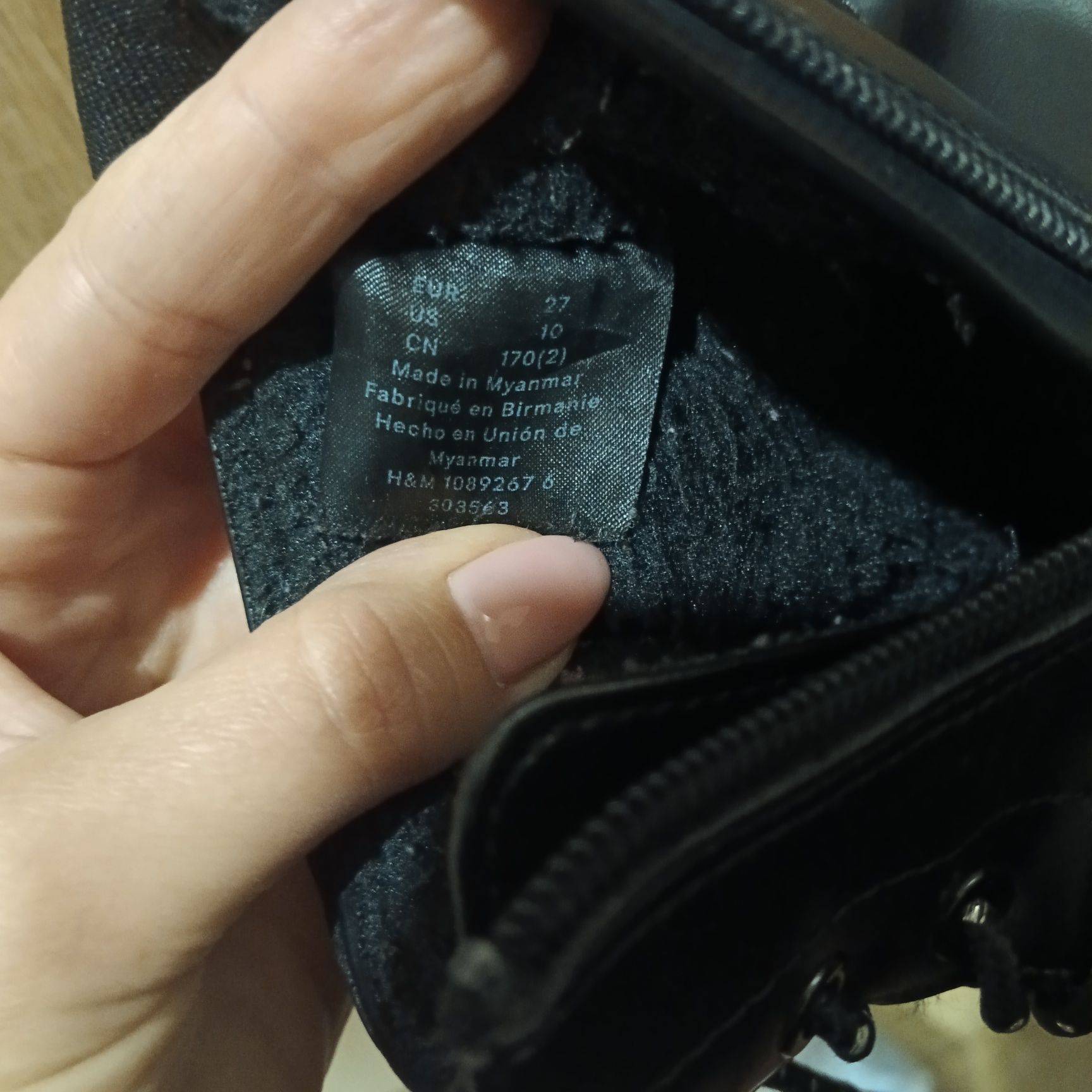 Продам на девочку ботинки теплые H&M