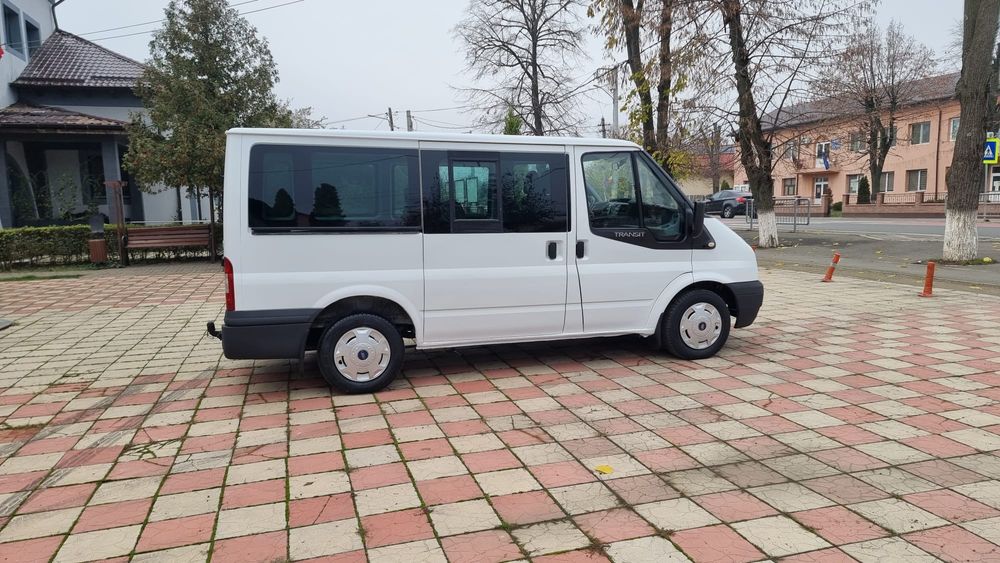 Vând Ford Transit 8+1 2.2 diesel 2009