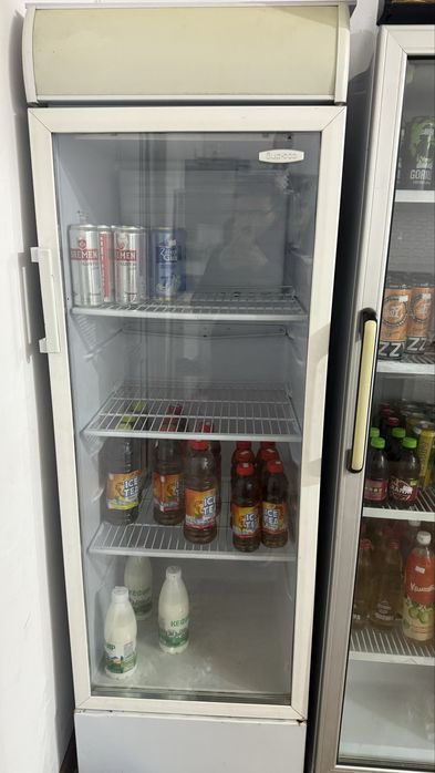 Продается холодильник витрина
