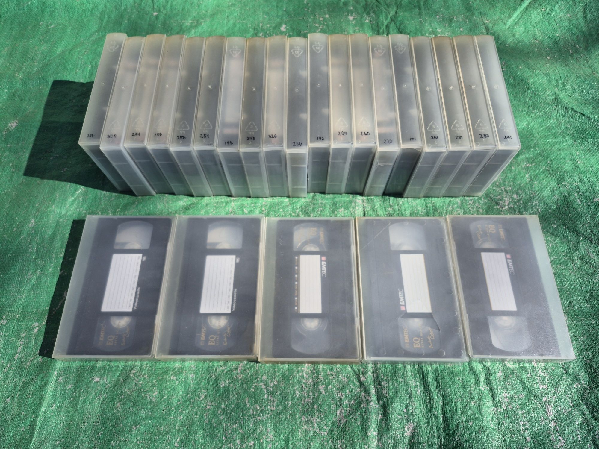 Vând 30 casete video VHS originale EMTEC de 120 minute colectie filme