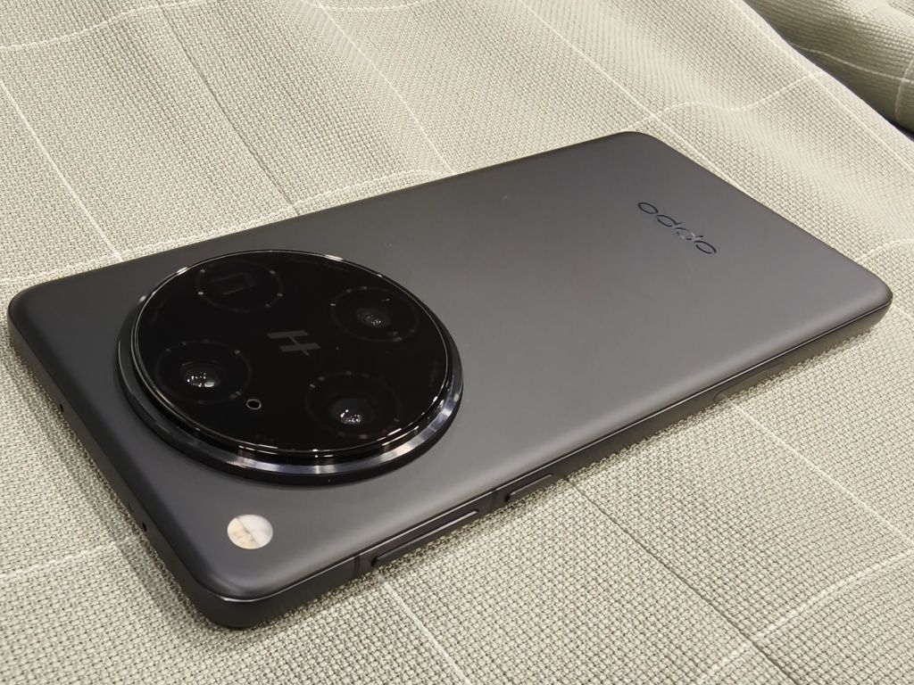 Oppo Find X8 Pro 12/256 черен - 6.78",5910mAh,Dimensity 9400;4x50mpx