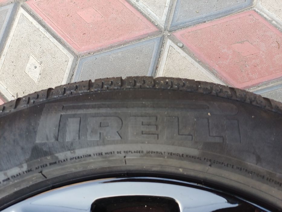 Vând 4 anvelope de iarna 245 50 r18 PIRELLI
