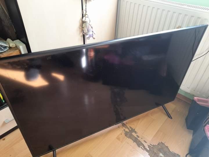 Samsung LED SMART. 250 lei defect