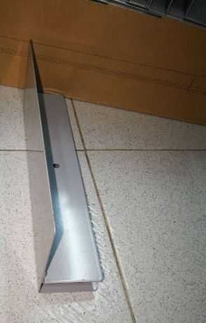 Стелаж, крайстенен, 3м x 2.3м, за магазин за дрехи, офис